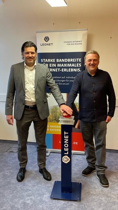 Bürgermeister Gerhard Betz und LEONET-Geschäftsführer Martin Naber